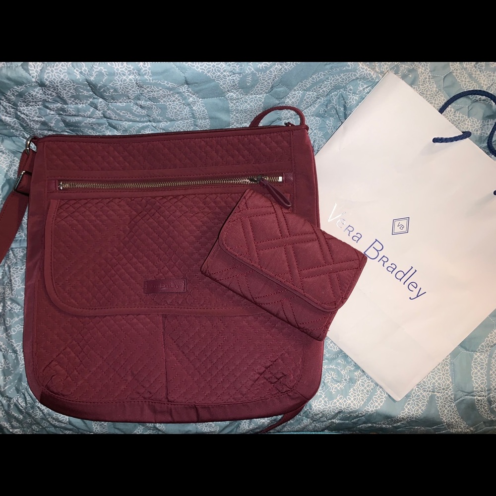 🍷Burgundy Vera Bradley Mailbag & Wallet Set🍷